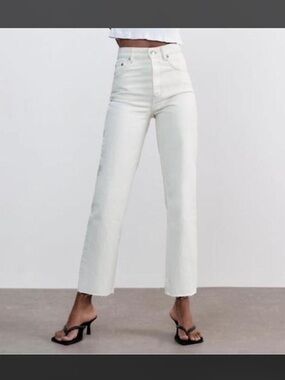 Zara High-Rise Straight Crop Jeans in White